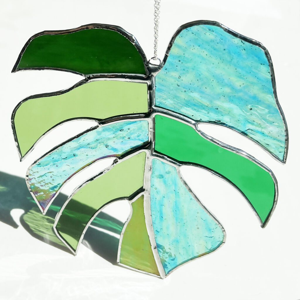 Sarah Evans Glass Art Stained Glass Monstera Leaf #sarahevansglassart #stainedglass #stainedglassmonstera #monsteraleaf #giftideas #uniquegifts #mothersday